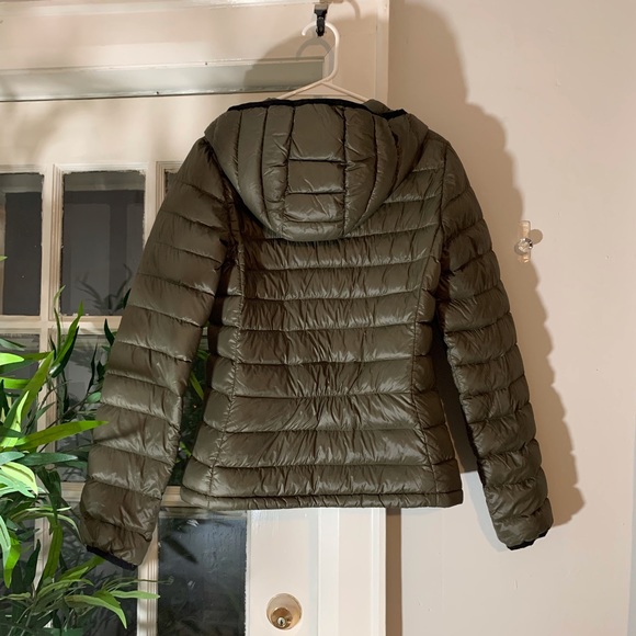 Aritzia Parklife lightweight puffer down jacket - Picture 3 of 8